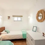 Silvercoast - Swimming Pool & Jacuzzi Apartment
